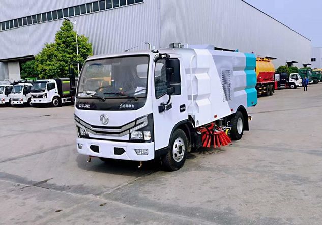 東風(fēng)多利卡洗掃車(chē)