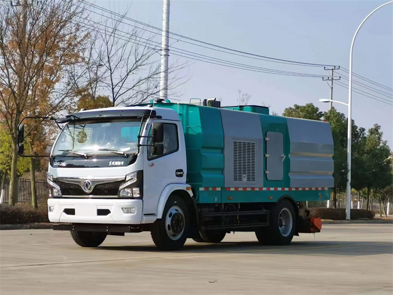 東風(fēng)多利卡7方吸塵車(chē)