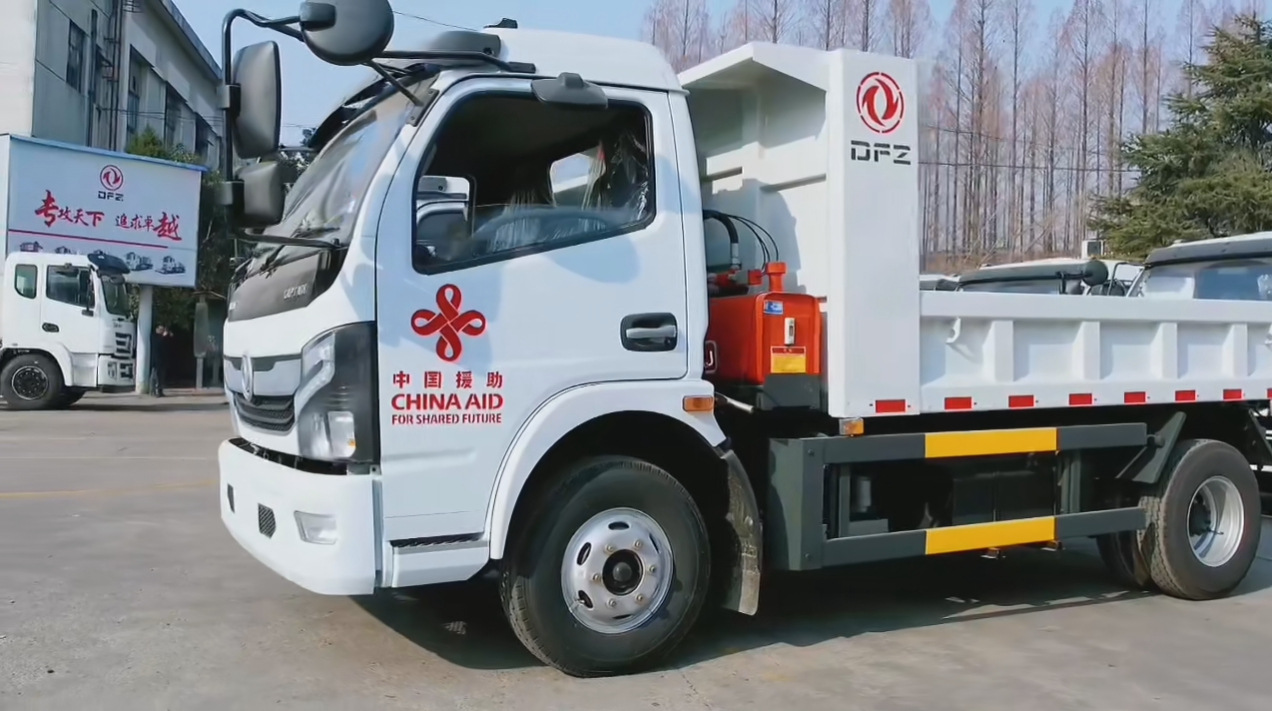 中國(guó)對(duì)湯加王國(guó)援助20臺(tái)程力自卸車(chē)