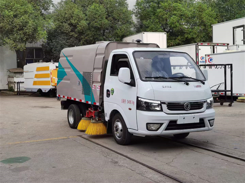 東風(fēng)途逸藍(lán)牌3噸掃路車(chē)