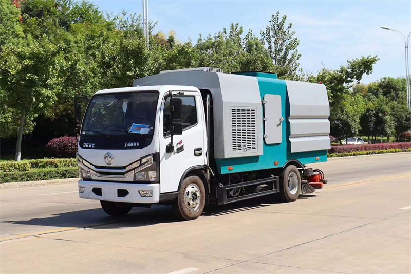 東風(fēng)多利卡5方后置吸塵車(chē)