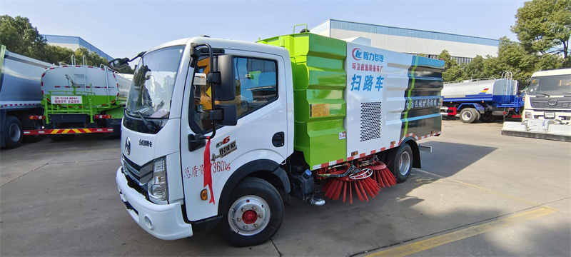 程力東風(fēng)小多利卡掃路車(chē)